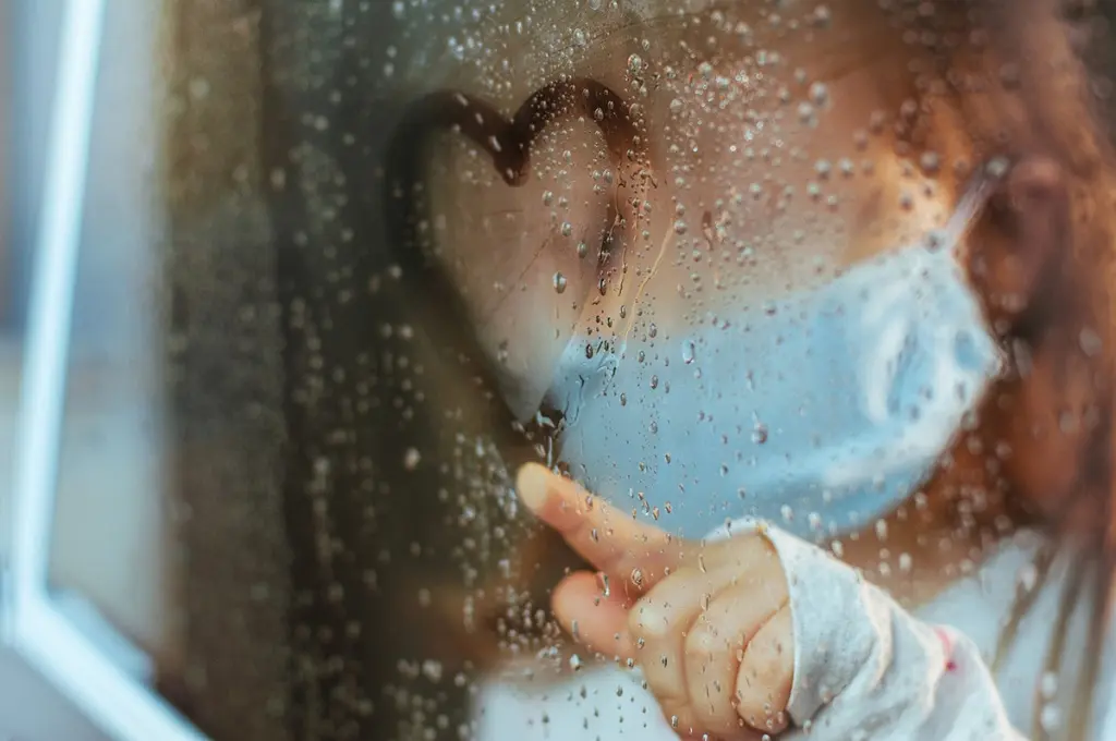 child_mask_rain_small.jpg